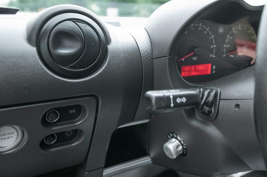 Детали интерьера Lotus Exige S240 2008 года  (фото 80 из 108)